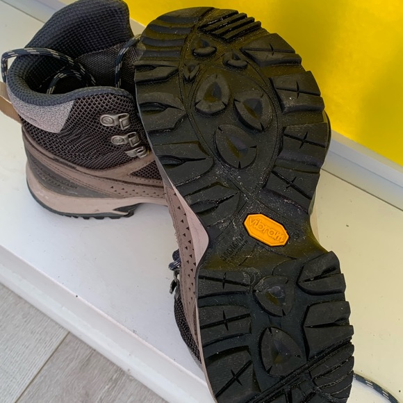 Size 7 hiking boots - Picture 4 of 4